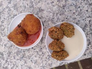 Cauliflower wings and falafel at Vegan Food Tour Utrecht in Utrecht