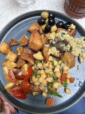 All-you-can-eat lunch plate  at The Drunky Stork Social Club in Strasbourg