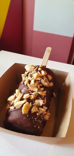 Vegan snickers icecream at First Eet in Arnhem