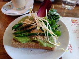 Avocado toast with asparagus at First Eet in Arnhem