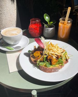 Vegan chicken and mango sandwich  at First Eet in Arnhem