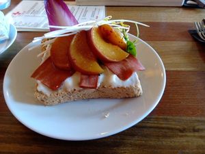 Toast with cream cheese, roasted peach and bacon at First Eet in Arnhem