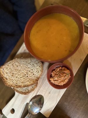 Noord-Afrikaanse pompoensoep  at First Eet in Arnhem