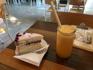 Lemoncurd pie (too sweet and heavy for my taste) and carrot/pineapple/orange/ginger juice (very good)  at First Eet in Arnhem