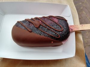 Cherry popsicle with chocolate dip at First Eet in Arnhem