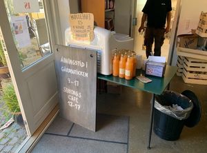 You can buy fresh vegetables, fruits and ice cream  at Møllehøj  in Veksoe Sjaelland