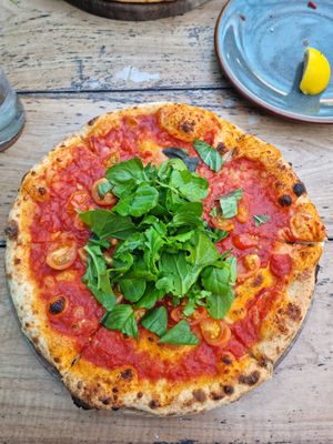 Pomodoro pizza at Pizza Papi in Tulum