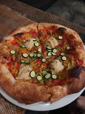 Squash blossom pizza  #Veganuary at Freesoulcaffe in Tustin