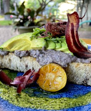 Avocado toast! 🥑🍞😋 #Veganuary at Castro's in Honolulu