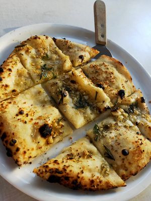 Garlic pizza at Pizza Riccardo in Narrabeen