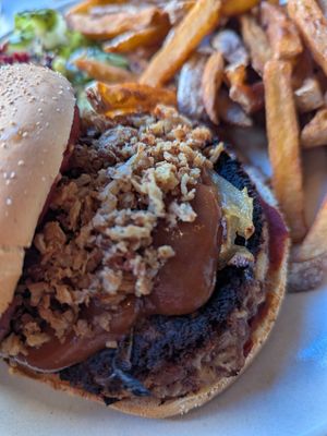 Vegan burger at Le Tournesol Cuisine Vegetarienne in Albi