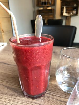 Strawberry smoothie  at Le Tournesol Cuisine Vegetarienne in Albi