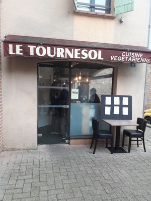 la devanture du restaurant. at Le Tournesol Cuisine Vegetarienne in Albi