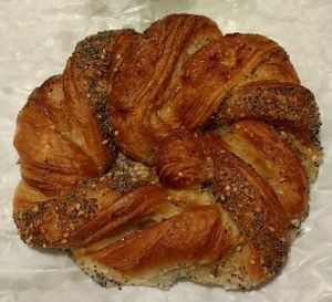 Vegan Frosnapper at Landbageriet - Naturbageriet in Copenhagen