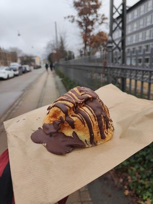 Chocolate ball, 25dkk at Landbageriet - Naturbageriet in Copenhagen