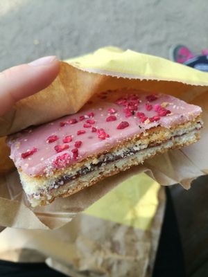 super delicious vegan rasperry cake at Landbageriet - Naturbageriet in Copenhagen