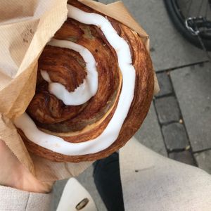Kanelsnegel at Landbageriet - Naturbageriet in Copenhagen