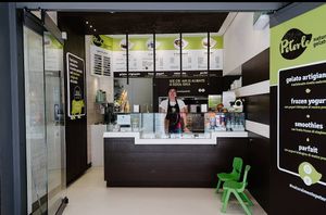 Main entrance at Peterle Gelateria Yogurteria in Trento