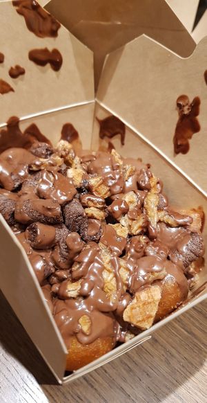 "Foundoukara Vegan" - loukoumades with waffles, wafer rolls and hazelnut chocolate sauce at Keenkies in Athens