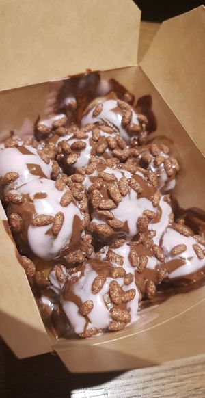 "Vegan Lila Pause" at Keenkies in Athens