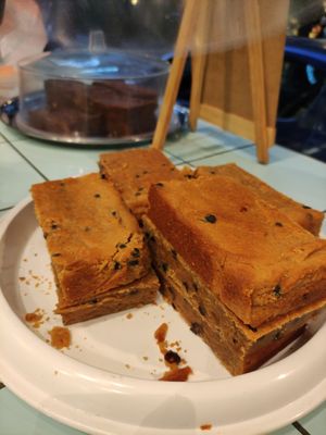 Pb blondies at Keenkies in Athens