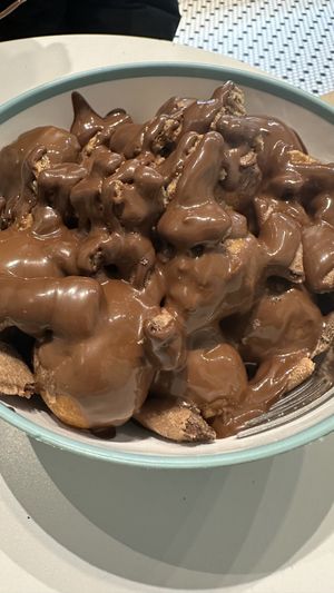 Lukumades with praline, caprice   at Keenkies in Athens