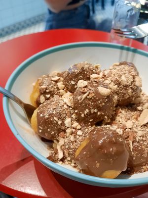 Loukomades "tres lèches" with salted almond at Keenkies in Athens