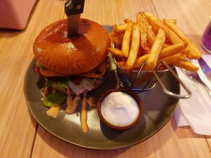 Avocado burger at Tipsy in Aarhus