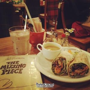 Tortilla wrap & raspberry vegan lassi at Modernark in Kobe