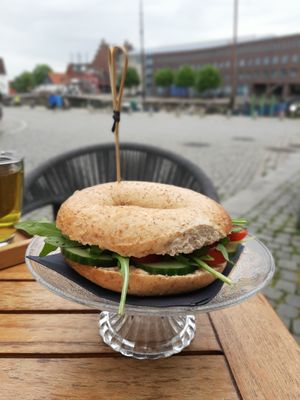 Vegan Bagel at Hafen Kaffee in Husum