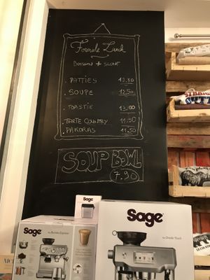 Daily changing menu at Le Country Store in Nice