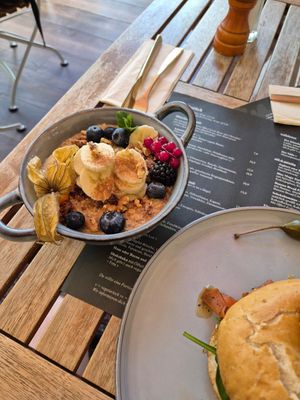 Banana bread porridge at Hildebrandt Café in Vienna