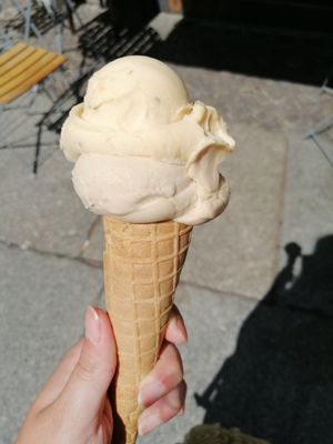 Orange und Chailatte at Caramello Eisdiele in Berlin