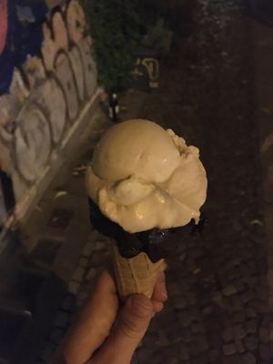 chai latte and aztec chocolate   at Caramello Eisdiele in Berlin