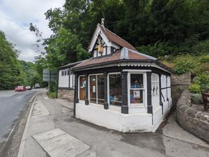 Corner cabin at The Tor Cafe in Cromford
