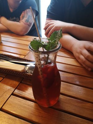 Erdbeereistee at Pho 45 in Erfurt