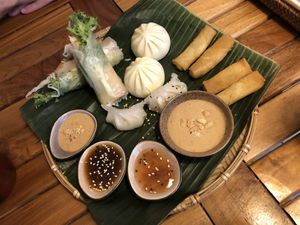 Vorspeise (Sommerrollen, bao buns, dumplings, frühlingsrollen und sehr leckere Soßen!) at Pho 45 in Erfurt