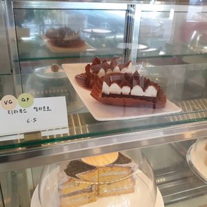 tiramisu at Pan Galleria - 빵갤러리아 in Gyeonggi-do