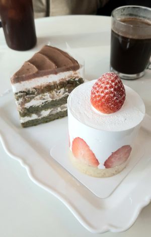 two vegan cakes and two coffees #Veganuary at Pan Galleria - 빵갤러리아 in Gyeonggi-do