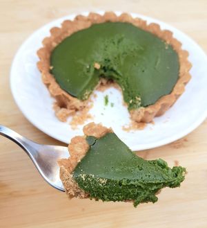 Classic matcha tarte (vegan) - close-up #Veganuary at Pan Galleria - 빵갤러리아 in Gyeonggi-do
