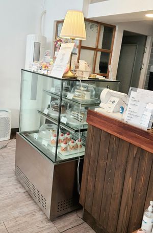 view towards the counter, display of cakes #Veganuary at Pan Galleria - 빵갤러리아 in Gyeonggi-do