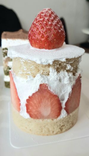 vegan strawberry rice cake (after peeling of the plastic foil) #Veganuary at Pan Galleria - 빵갤러리아 in Gyeonggi-do