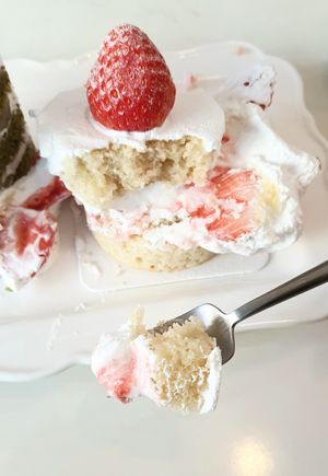 eating the strawberry rice cake was messy 🥲 #Veganuary at Pan Galleria - 빵갤러리아 in Gyeonggi-do