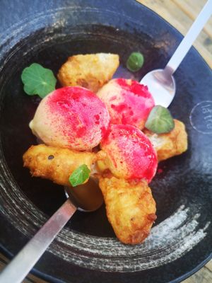 Ice cream dessert at TôTô Kitchen by La Tre in Hilleroed