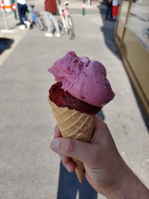 Strawberry blueberry at Veganista Ice Cream X in Vienna