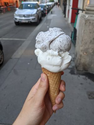 Poppy seed (top) and coconut (bottom) at Veganista Ice Cream XII in Vienna