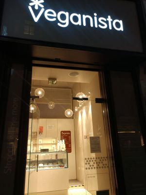 It is tiny but have space outside at Veganista Ice Cream XII in Vienna