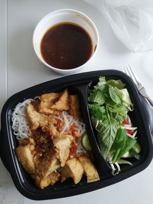 Bun Saigon mit Tofu at Cao Asia in Hamburg