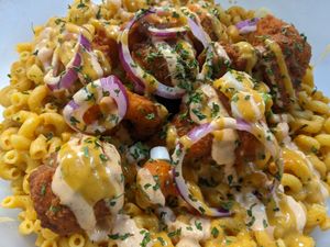 Buffalo cauliflower Mac n cheese at Kales Kitchen  in Houston