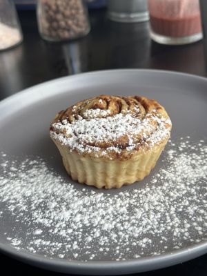 Vegan Cinamon roll  at O Croisant in Coimbra